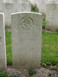 Etaples Military Cemetery - MacLeman, Hugh
