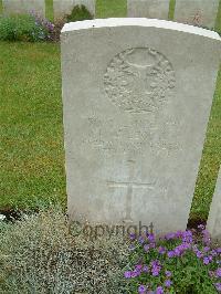 Etaples Military Cemetery - MacLeod, John