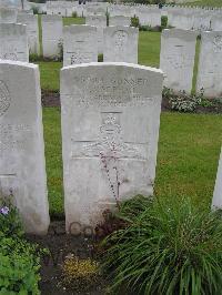 Etaples Military Cemetery - MacPhail, Robert