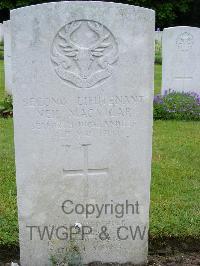 Etaples Military Cemetery - MacVicar, Neil
