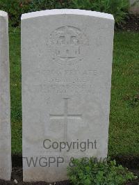 Etaples Military Cemetery - MacE, C E