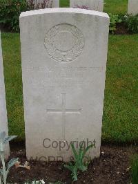 Etaples Military Cemetery - Madden, Thomas