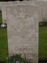 Etaples Military Cemetery - Maddison, D B