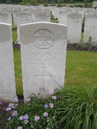 Etaples Military Cemetery - Maddock, W H