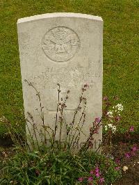 Etaples Military Cemetery - Maddrell, John Denys Hugh