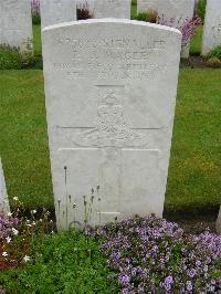 Etaples Military Cemetery - Magee, Reginald Joseph