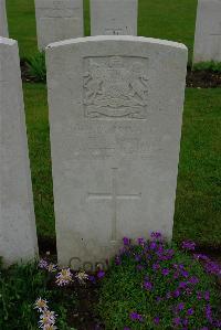 Etaples Military Cemetery - Mahon, Dennis
