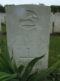 Etaples Military Cemetery - Malone, Thomas