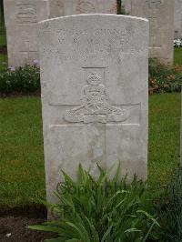 Etaples Military Cemetery - Malster, W R