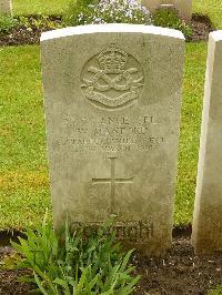 Etaples Military Cemetery - Manford, W
