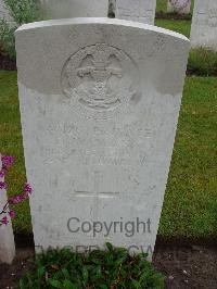 Etaples Military Cemetery - Mann, E W