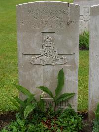 Etaples Military Cemetery - Mann, George Henry