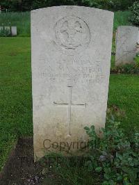 Etaples Military Cemetery - Mansfield, S A