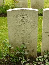 Etaples Military Cemetery - Marlow, J