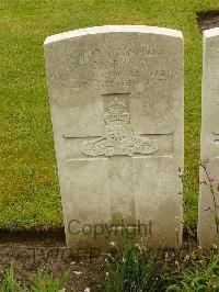 Etaples Military Cemetery - Marshall, W