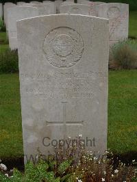 Etaples Military Cemetery - Maslen, Wilfred Arthur
