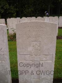 Etaples Military Cemetery - Mason, Robert