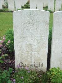 Etaples Military Cemetery - Matthew, William