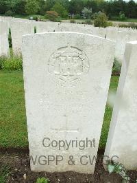 Etaples Military Cemetery - Matthews, Edwin Elliott