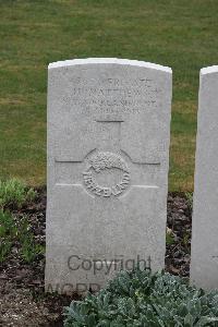 Etaples Military Cemetery - Matthewson, Hugh Henderson