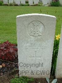 Etaples Military Cemetery - Mattock, John Edwin
