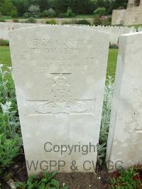 Etaples Military Cemetery - May, Thomas