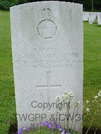 Etaples Military Cemetery - Mayer, Gerald Max