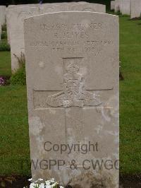 Etaples Military Cemetery - Mayes, Ralph