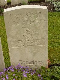Etaples Military Cemetery - Maynard, R R