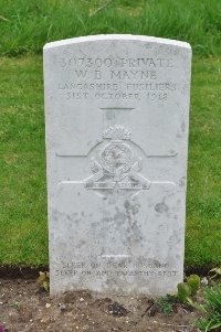 Etaples Military Cemetery - Mayne, W B