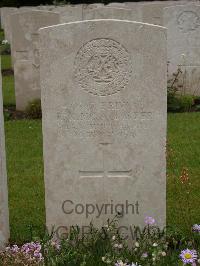 Etaples Military Cemetery - McAllister, Henry Kinloch