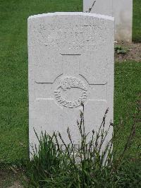 Etaples Military Cemetery - McArthur, Arthur Keirby