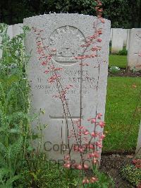 Etaples Military Cemetery - McArthur, Burt George