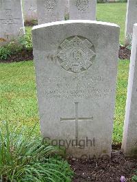 Etaples Military Cemetery - McCard, Richard