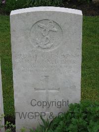 Etaples Military Cemetery - McDonald, Alfred