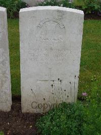 Etaples Military Cemetery - McDonald, Hugh