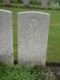 Etaples Military Cemetery - McDonald, Robert