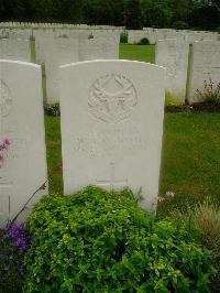 Etaples Military Cemetery - McDonald, William Annal