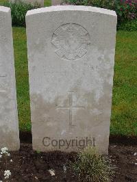 Etaples Military Cemetery - McGilp, R