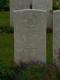 Etaples Military Cemetery - McGlade, William