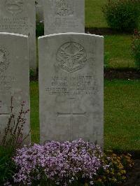 Etaples Military Cemetery - McGregor, Donald