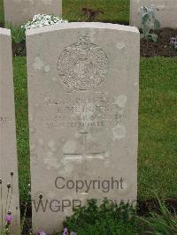 Etaples Military Cemetery - McInnes, Roderick