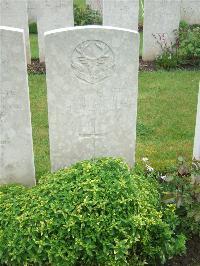 Etaples Military Cemetery - McIntosh, Gilbert