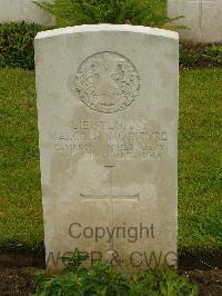 Etaples Military Cemetery - McIntyre, Malcolm