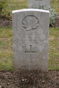 Etaples Military Cemetery - McIsaac, William Fielding