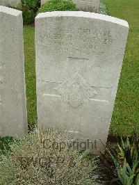 Etaples Military Cemetery - McKenzie, Alexander Hood