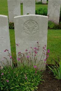 Etaples Military Cemetery - McKenzie, Lewis