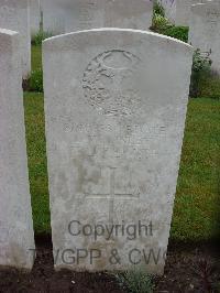 Etaples Military Cemetery - McKinley, L