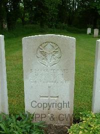Etaples Military Cemetery - McKnight, Horace