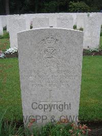 Etaples Military Cemetery - McKnight, John McLatchie